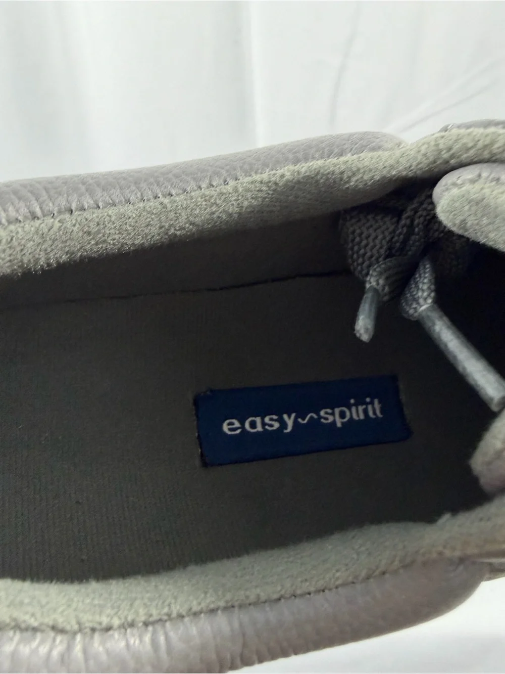 NWT Easy Spirit Women’s Size 7.5W Gray Lace-Up Sneakers